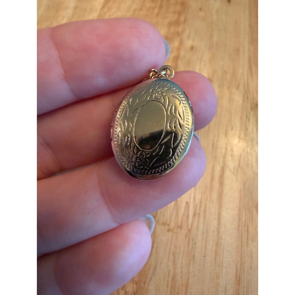Act II Gold Tone Etched Floral Oval Locket Necklace 18 Inch Chain